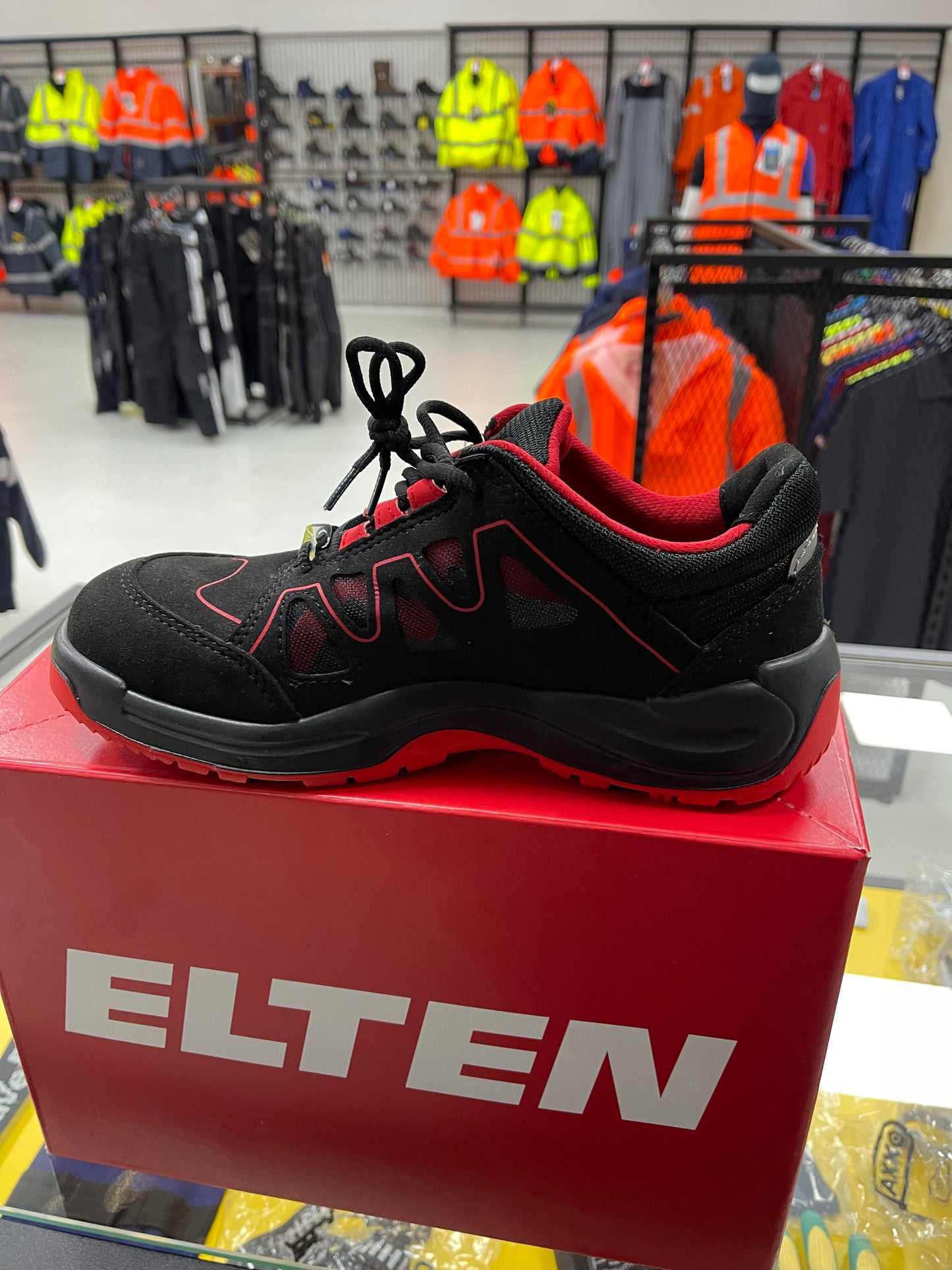 Elten S1P grant red low werkschoenen