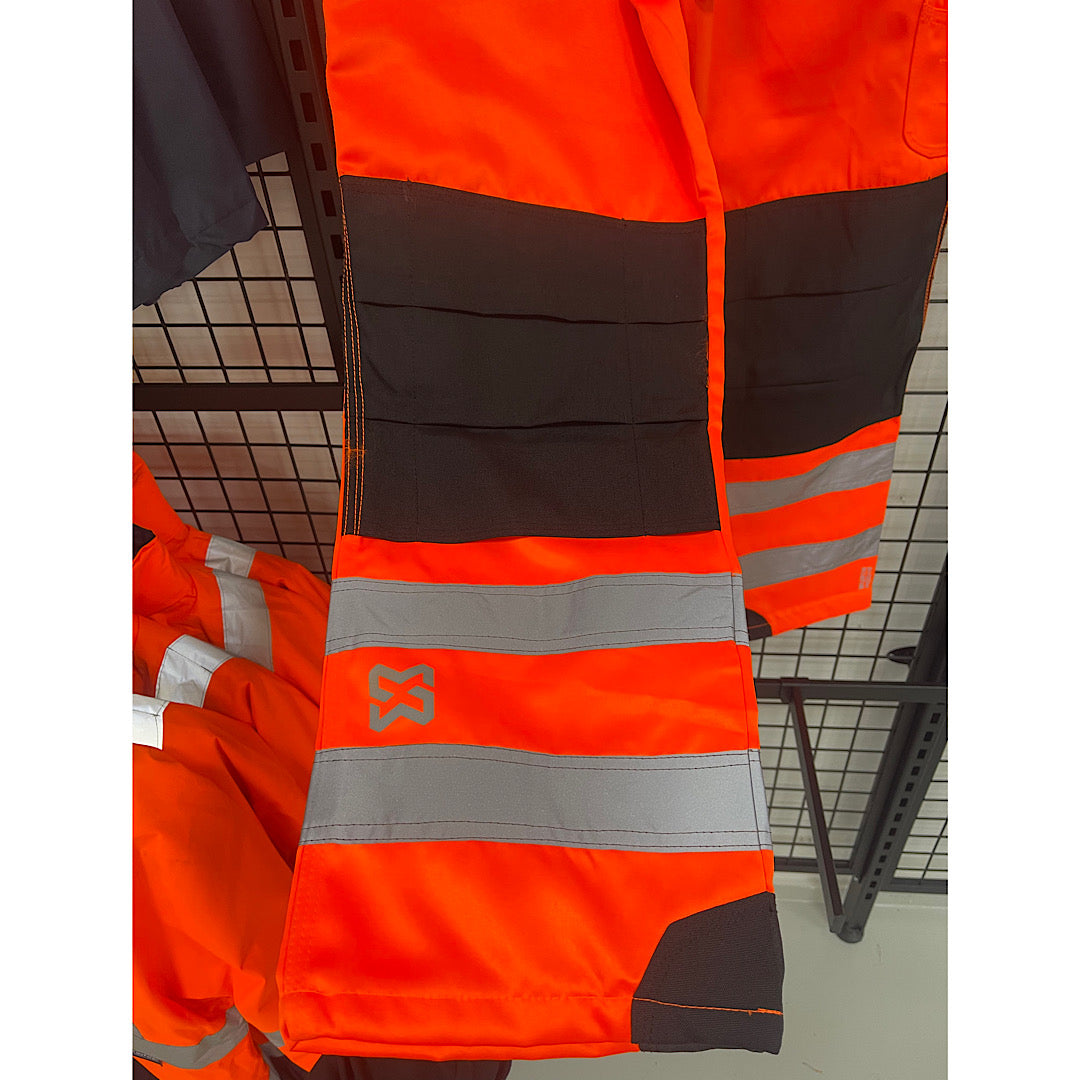 Modyf werkbroek met toolpockets en kniezakken high visibility oranje